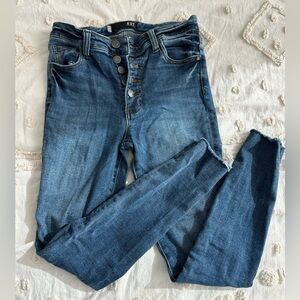 Stretchy, slightly distressed jeans with multi-button front